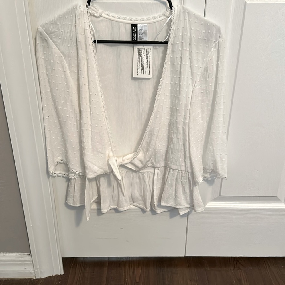 Never worn H&M tie shirt